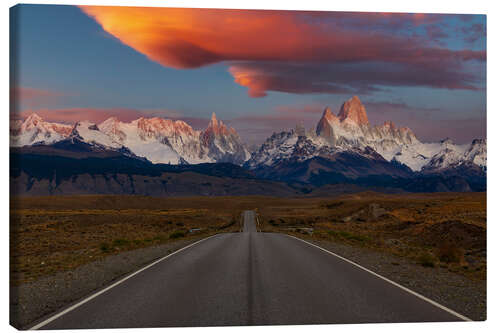 Canvas-taulu Red clouds over Fitz Roy in Patagonia