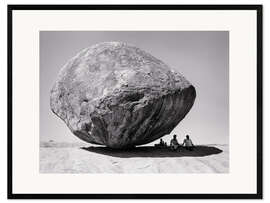 Framed art print Family - Rock in the surf