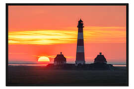 Gerahmter Kunstdruck Sonnenuntergang am Leuchtturm Westerheversand
