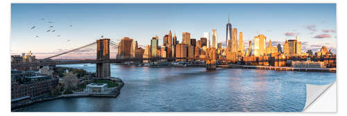 Selvklæbende plakat Brooklyn Bridge and Manhattan skyline at sunrise