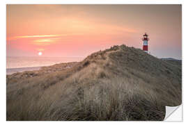 Selvklebende plakat Sunrise at the List-Ost lighthouse on Sylt