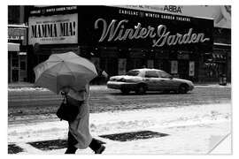 Naklejka na ścianę Man with umbrella at the Winter Garden in New York