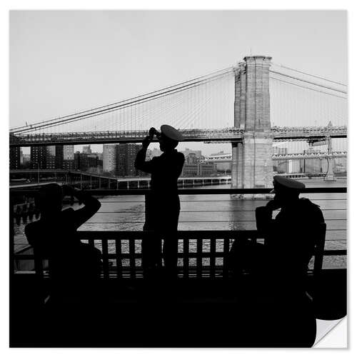 Sticker mural Sailors in front of Broolyn Bridge in New York