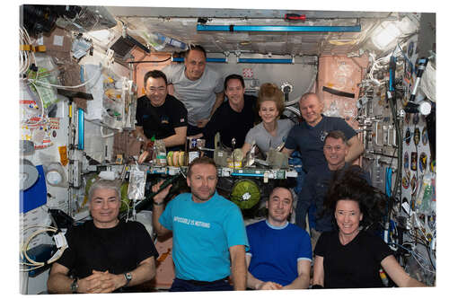Akrylglastavla Group portrait of astronauts and space tourists on the ISS, Oct. 2021