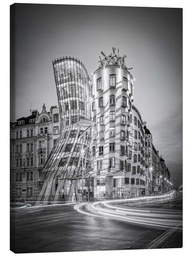 Lienzo Dancing house in Prague, black and white