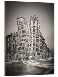 Quadro de madeira Dancing house in Prague, black and white