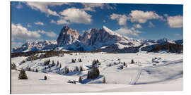 Aluminiumtavla Winter day on the Alpe di Siusi with a view of Langkofel and Plattkofel