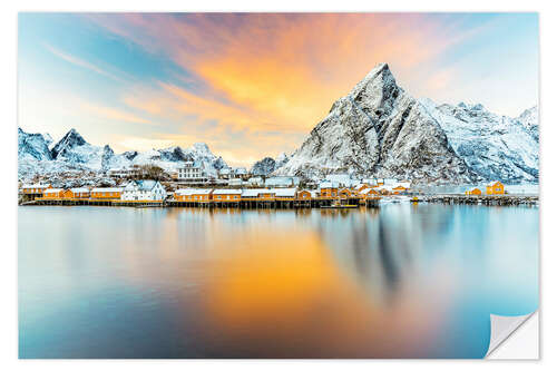 Vinilo para la pared Burning skies over Sakrisoy and Olstind, Norway