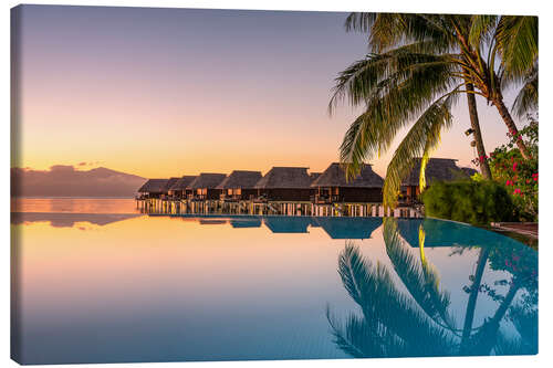Lienzo Relax in a luxury resort in the South Pacific