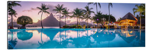 Galleriataulu Sunset at a beach resort in Bora Bora