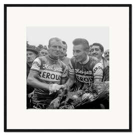 Impresión de arte enmarcada Andre Darrigade congratulating Jacques Anquetil, Paris, September 3, 1960