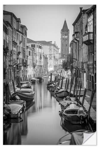 Muursticker Small canal in Venice