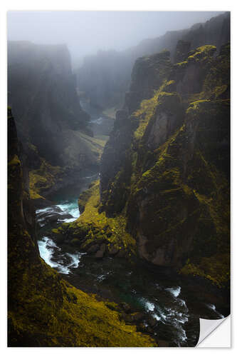 Selvklebende plakat The beautiful Fjaðrárgljúfur Canyon in Iceland