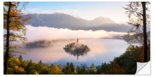 Vinilo para la pared Foggy autumn morning over Lake Bled in Slovenia