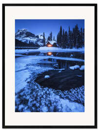 Gerahmter Kunstdruck Ein Winterabend am Emerald Lake in Kanada