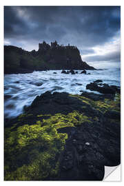 Sticker mural A dramatic evening on the wild coast of Northern Ireland