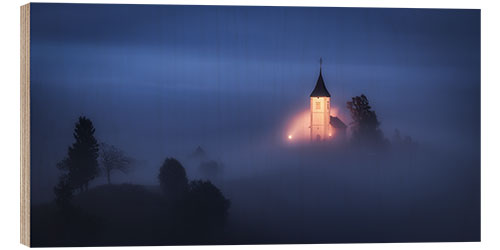 Tableau en bois A foggy evening near Jamnik in Slovenia