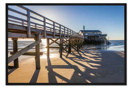 Gerahmter Kunstdruck Stelzenhaus am Strand in St. Peter Ording, Nordsee