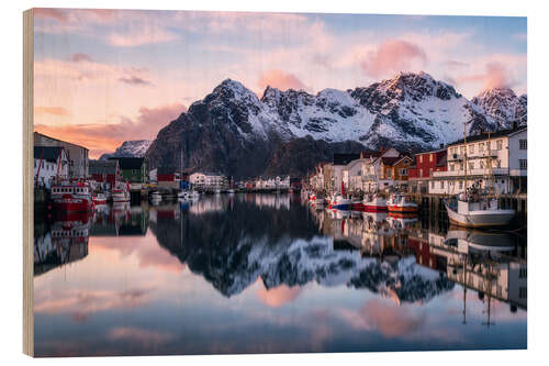 Wood print A quiet evening in Henningsvaer in Lofoten