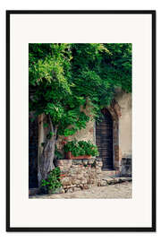 Gerahmter Kunstdruck Grüner Hinterhof in der Toskana