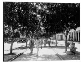 Aluminium print Pedestrians on Avenida Simon Bolivar in Havana, Cuba, 1940s