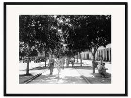 Gerahmter Kunstdruck Fußgänger auf der Avenida Simon Bolivar in Havanna, Kuba, 1940er