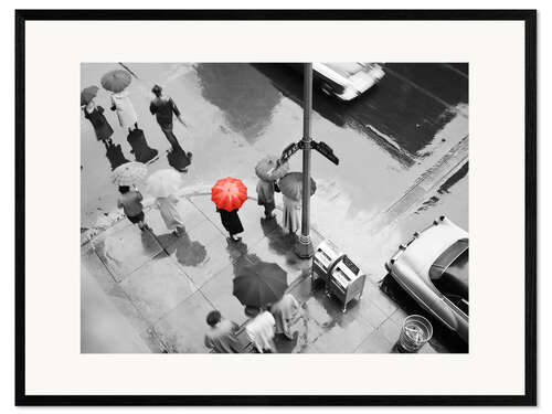 Gerahmter Kunstdruck Straßenszene mit rotem Regenschirm, 1950er, New York City