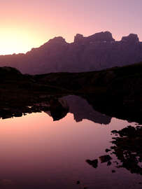 Magnettafel Bergsilhouette im Abendlicht in den Schweizer Alpen