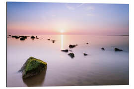 Cuadro de aluminio Enjoying the peace and quiet by the sea with a setting sun