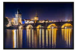 Gerahmter Kunstdruck Karlsbrücke in Prag bei Nacht