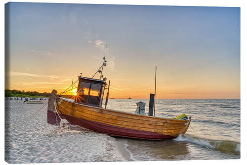 Lienzo Fishing boat at sunset