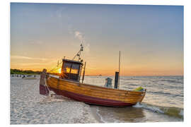 Print på skumplade Fishing boat at sunset