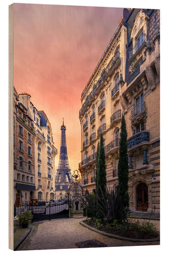 Wood print Eiffel Tower in front of a pink evening sky