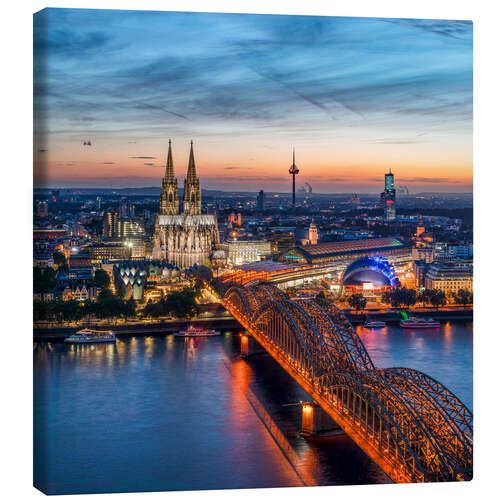 Canvas-taulu Cologne in the evening, illuminated