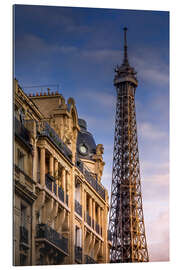 Quadro em plexi-alumínio The top of the Eiffel Tower in Paris