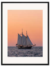 Gerahmter Kunstdruck Segelschiff im Sonnenuntergang auf der Hanse Sail