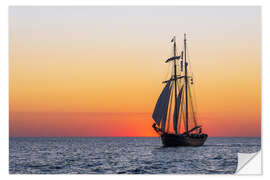 Selvklæbende plakat Sailing ship at sunset on the Baltic Sea