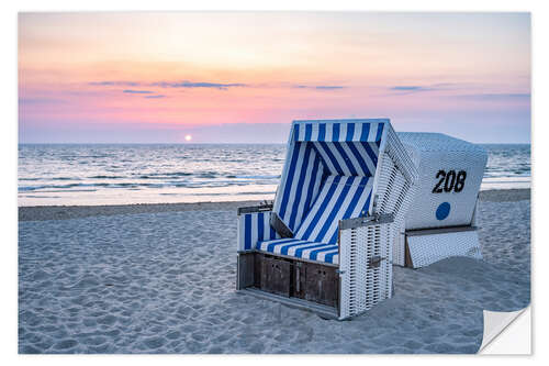 Selvklebende plakat Relaxing in a beach chair on the North Sea