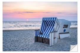 Selvklebende plakat Relaxing in a beach chair on the North Sea