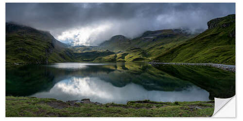 Selvklebende plakat Mountain lake in the Swiss Alps