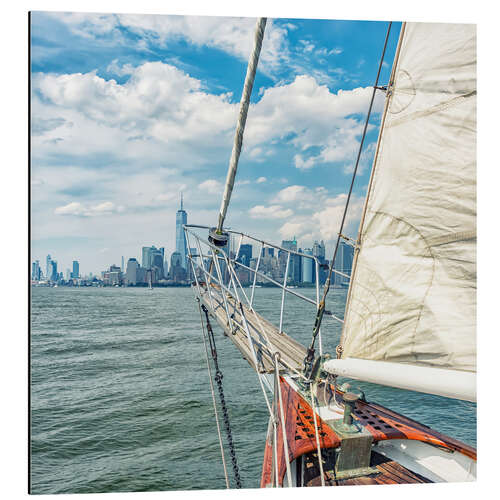 Aluminiumsbilde With the Sailboat in the Bay of NYC I