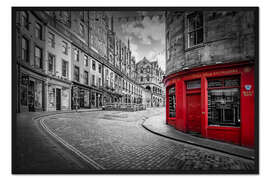 Gerahmter Kunstdruck Roter Akzent in West Bow, Edinburgh