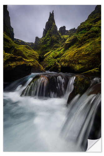 Selvklebende plakat Waterfalls and mossy mountains in the Highlands in Iceland