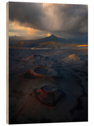 Obraz na drewnie Volcano craters in the Highlands of Iceland with a rainbow