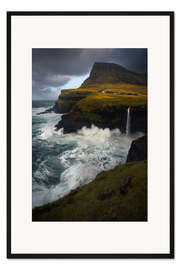 Gerahmter Kunstdruck Wasserfall Múlafossur an einem stürmischen Tag auf den Färöern