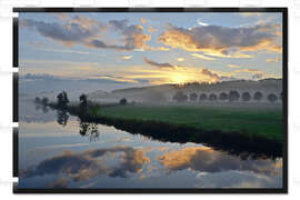 Gerahmter Kunstdruck Sonnenaufgang am Flussufer