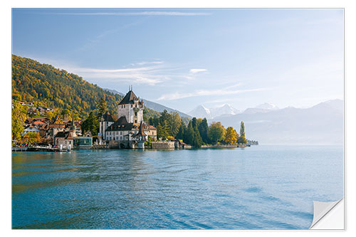 Selvklebende plakat Oberhofen Castle in the Bernese Alps