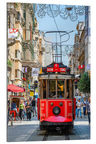 Quadro em plexi-alumínio Red tram in Istanbul, Turkey