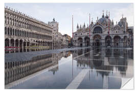 Selvklebende plakat Reflection of St. Mark's Basilica in Venice