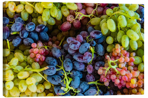 Lerretsbilde Grapes at the GUM Market in Yerevan